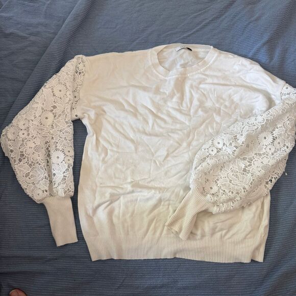 Ivory Sioni pullover with dreamy puffed lace sleeves - Picture 3 of 5
